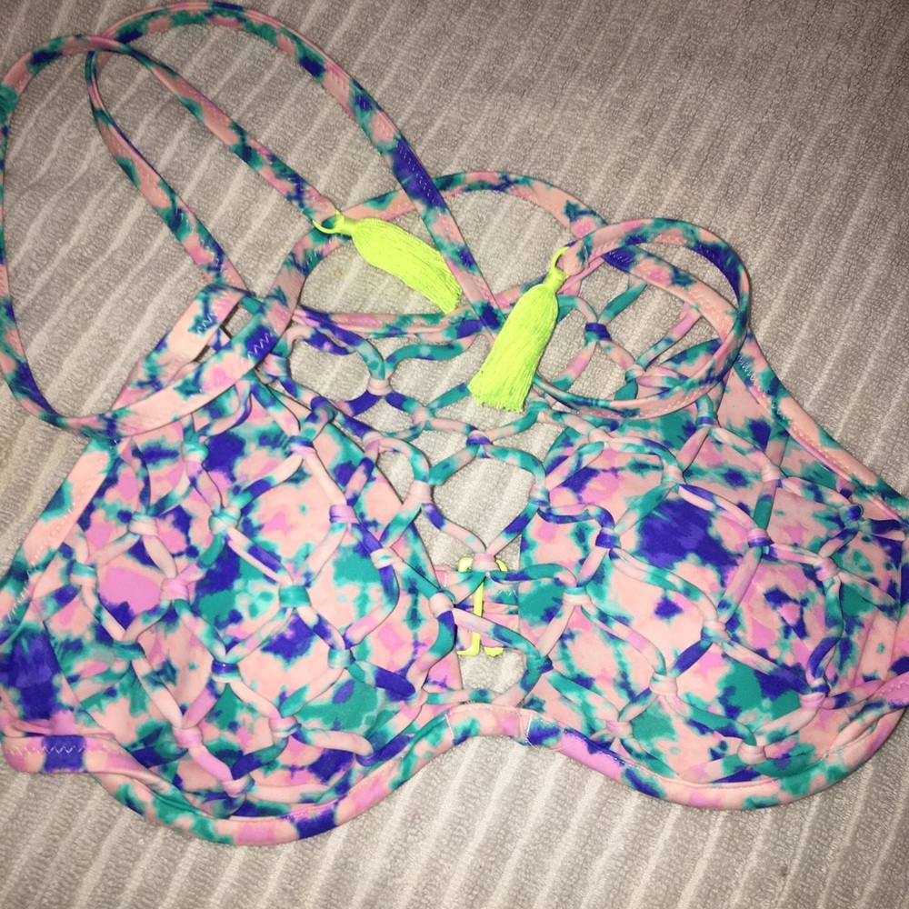 Bras - Picture 2 of 4